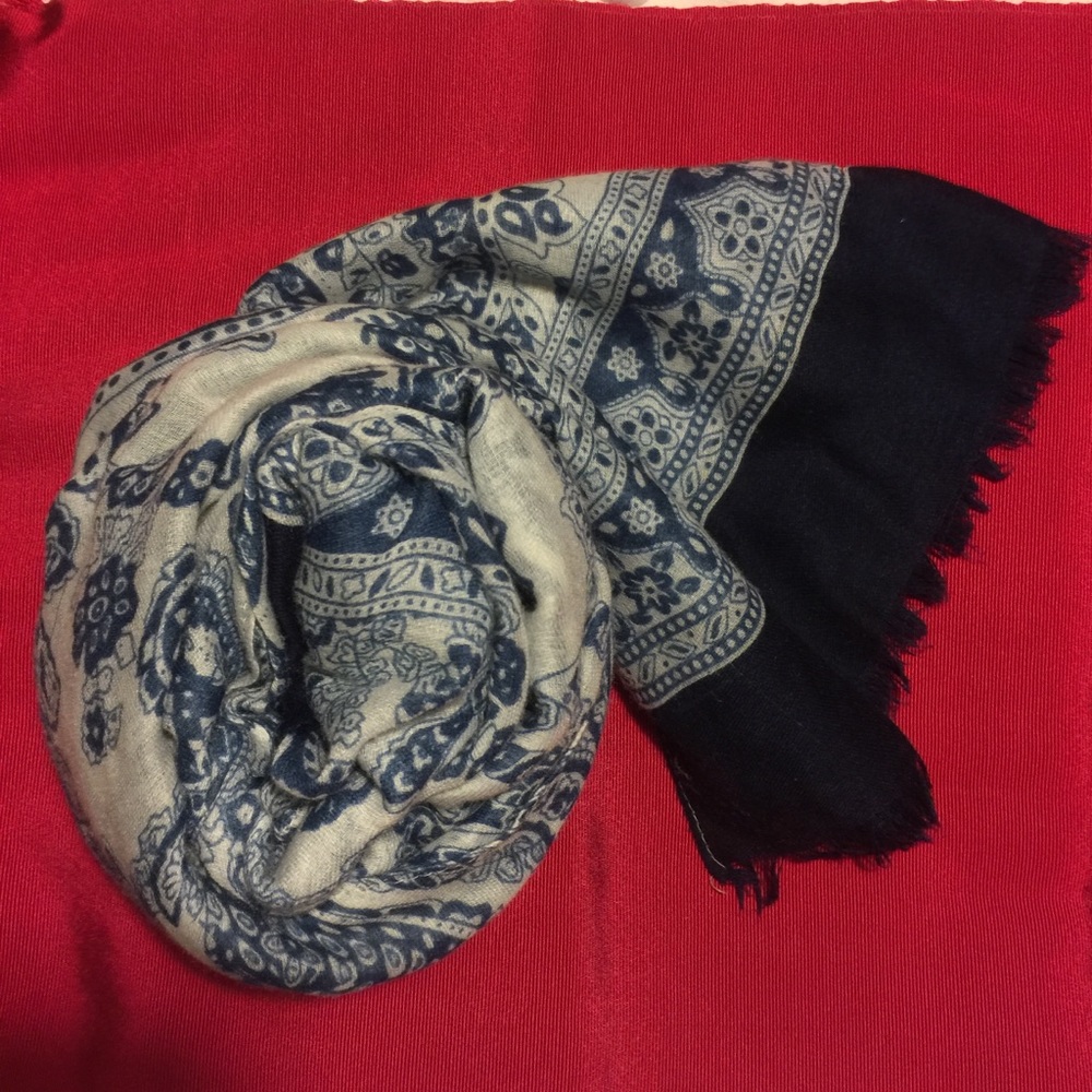 Navy and white Pasley scarf 🧣